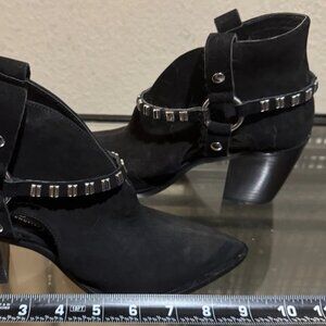 NEW NWOT Chinese Laundry Rhinestone Pointed Boots/Shoes 3 in heel Sz 6.5